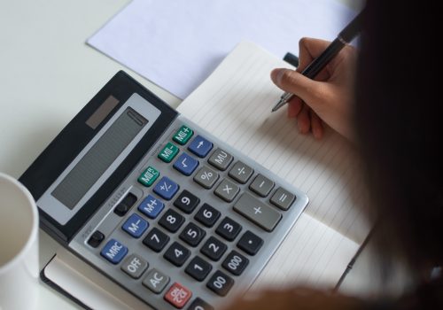 Reoneração de PIS/Cofins começa em 1º de abril e pode encarecer alimentos e remédios