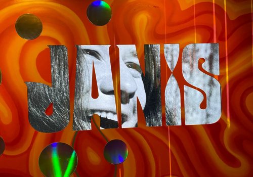 Alunos de Multimídia do Colégio FECAP ampliam repertório criativo em visita à exposição “Janis Joplin” no MIS