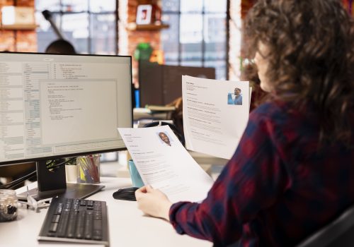 Seus currículos não são respondidos? Saiba o que você está fazendo errado e dicas para se destacar no mercado de trabalho