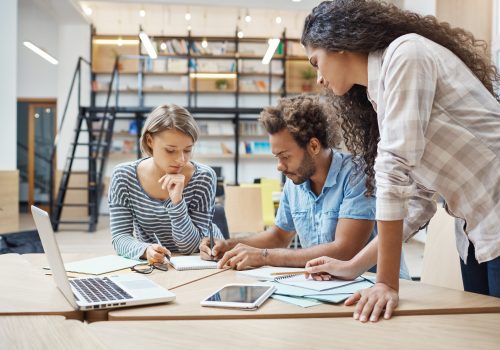 Estudo mostra que startups mudam indicadores de desempenho conforme crescem e atraem investimentos