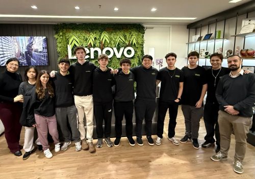 Estudantes de Administração conhecem práticas de inovação e gestão na Lenovo