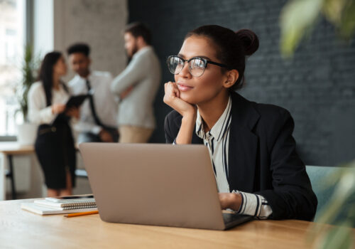 Por que o trabalho ocupa tanto espaço na nossa identidade?